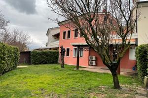 Ampio bicamere con taverna e giardino