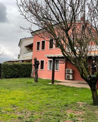 Ampio bicamere con taverna e giardino