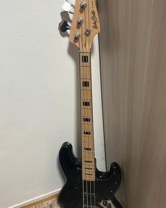 Bass guitar
