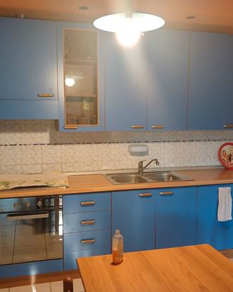 cucina completa di elettrodomestici