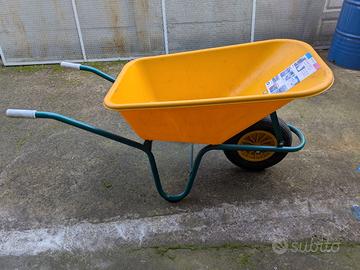 carriola giardinaggio