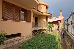 Casa singola  con ampio cortile e taverna