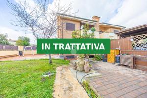 VILLA A SCHIERA D'ANGOLO A ROMA