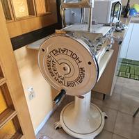 AFFETTATRICE PROFESSIONALE