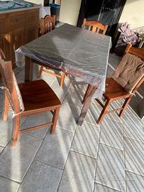 Tavolo da esterko con sedie