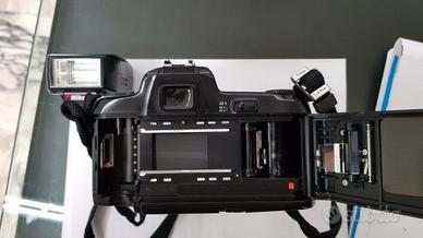 Reflex Nikon F-601 AF + Obiettivo 18/135 + Flash