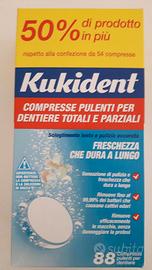 Compresse pulenti per dentiere totali o parziali