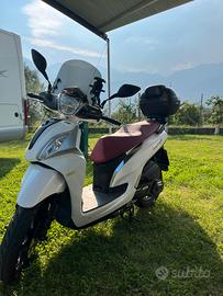 Scooter Sym ST 200