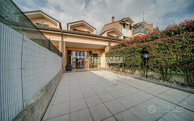 VILLETTA A SCHIERA CON GIARDINO DI PROPRIETA'!