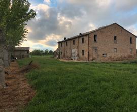 Casa colonica più terreno