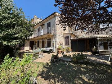 CASA SEMINDIPENDENTE A SPELLO