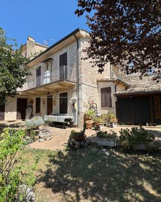 CASA SEMINDIPENDENTE A SPELLO