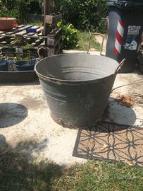 Tinozza, mastello, catino in ferro tre manici