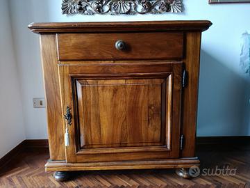 Mobile basso con anta e cassetto