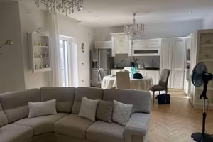 Appartamento di 80 m² con 3 locali e posto auto a 