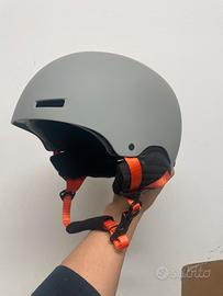 Casco Anon snowboard sci