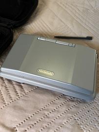 Nintendo ds lite con 4 giochi + custodia