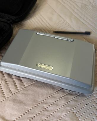 Nintendo ds lite con 4 giochi + custodia