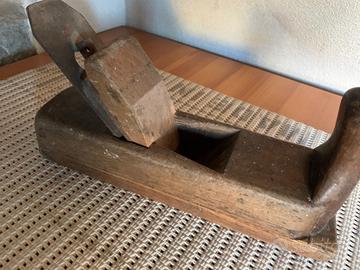 Antica pialla in legno
