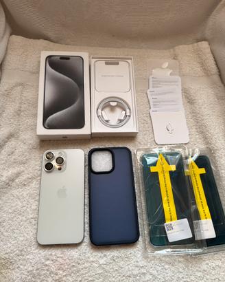Apple iPhone 15 Pro Max White Titanium + accessori