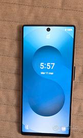 smartphone 16 GB RAM, 1T di memoria, 7.3 pollici