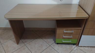 Scrivania con Top in Vetro + Cassettiera su ruote