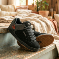 globe tilt black gum taille 38 Y2K aesthetic skate
