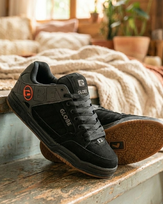 globe tilt black gum taille 38 Y2K aesthetic skate
