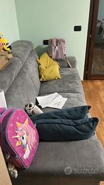 Divano poltrone sofà con scrivania e sedia gaming