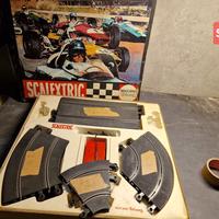 pista SCALEXTRIC + parti extra e macchinine