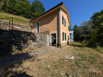 CASA INDIPENDENTE A VARESE LIGURE