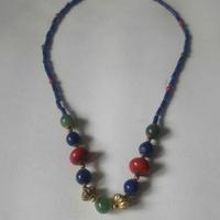 Collana in bigiotteria con pietre dure