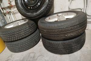 Cerchi in lega con gomme