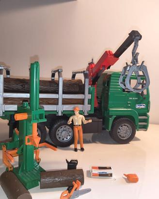 camion trasporto legna MAN  bruder