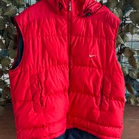 Nike gilet imbottito rosso con cappuccio