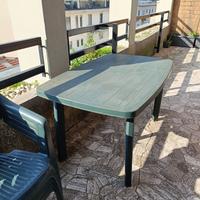 tavolo e sedie da esterno