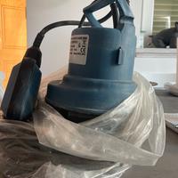 Pompa tira acqua da barca o per espellere liquidi