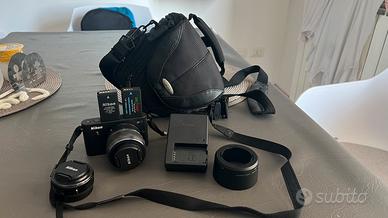 Fotocamera Mirrorless  Nikon J1 con 2 obiettivi