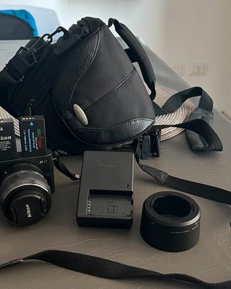 Fotocamera Mirrorless  Nikon J1 con 2 obiettivi