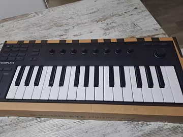 Native Instruments Komplete M32 | Tastiera MIDI