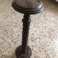 Colonna portavaso vintage in legno