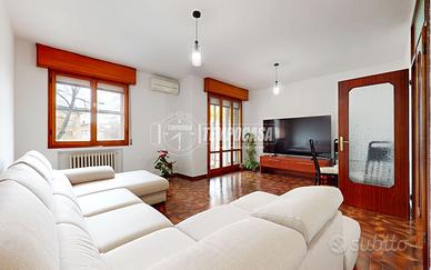 Ampio Appartamento con Terrazzo, Garage e Possibil