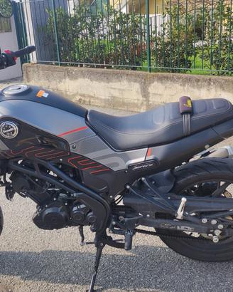 Moto Benelli Leoncino 125