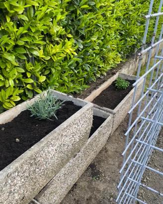 Vaso/fioriera in graniglia di cemento