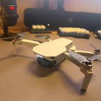 DJI Mini 2 SE Fly More Combo Drone con fotocamera