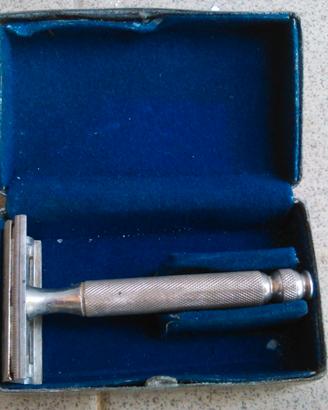 ANTICO RASOIO MARCA GILLETTE IN SCATOLA DI METALLO