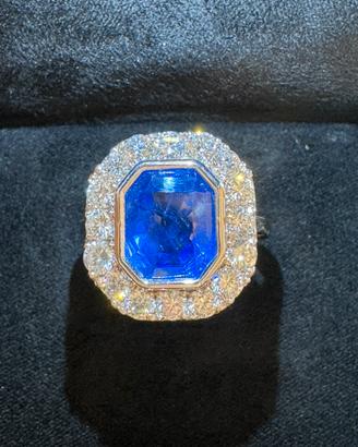 Anello in oro con zaffiro e diamanti