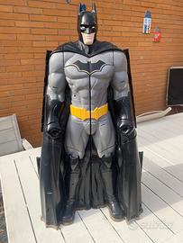 Batcaverna con personaggio