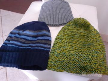 3 cappelli donna invernali di cui quello grigio nu