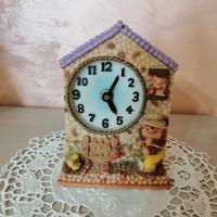 Orologio da tavolo funzionante in resina.